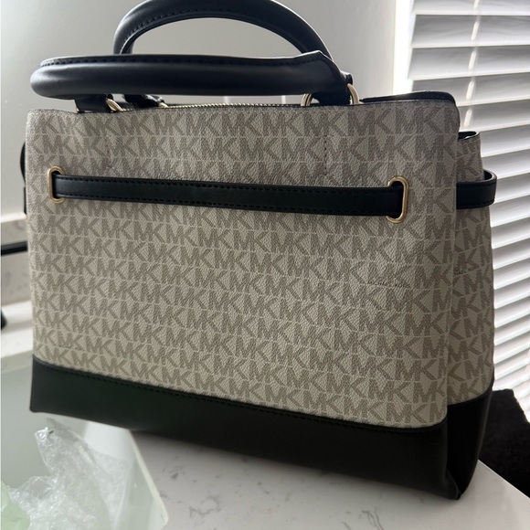 Michael Kors Black and Gold Handbag - Picture 2 of 4